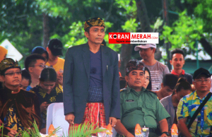 Di Carnaval Bau Nyale,Suhaili titip salam lewat Fathul,begini bunyinya