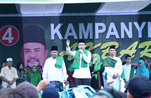 Warga Membludak Di Lapangan Nasional Selong. TGB: Wujudkan Lombok Timur Baru Bersama Fiddin