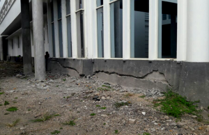 Gedung Dewan Loteng Yang Baru Sudah Retak, Dewan Minta Polisi Dan Jaksa Selidik.Kontrakor Ini Yang Kerjakan
