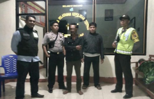 Polisi Evakuasi Pria Yang Hampir Diamuk Warga Suralaga. Ternyata…