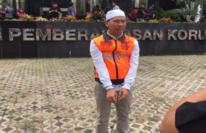Heboh Teatrikal di Gedung KPK Usut Dugaan Korupsi Divestasi Newmont. Siapakah Hamzan Wadi ?