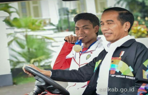Akhirnya Jokowi Undang Zohri Ke Istana. Di Ajak Jalan, Disopiri Presiden