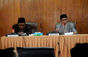 Ranperda Pertanggung Jawaban Pelaksanaan APBD 2017, Ketua DPRD Lombok Tengah Ketok Palu