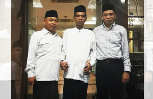 Akun TGB Pamerkan Kemesraan Dengan Ustad Abdul Somad, Tangan Keduanya Jadi Perhatian Netizen