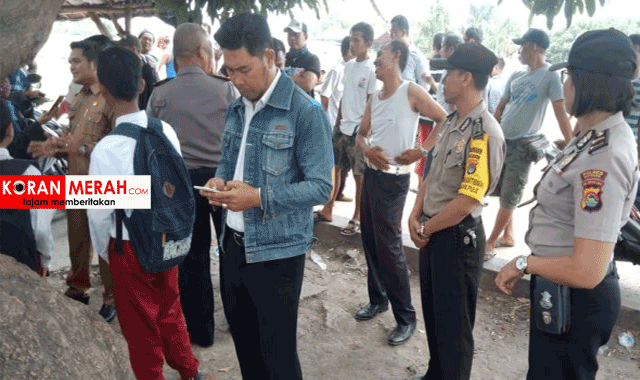 warga karang pule demo