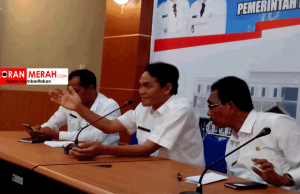 Dewan Minta Segera Bersikap, Sekda Loteng: Kesibukan Kita Menerima Aduan Pilkades Mekar Sari