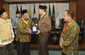 tgb terima penghargaan