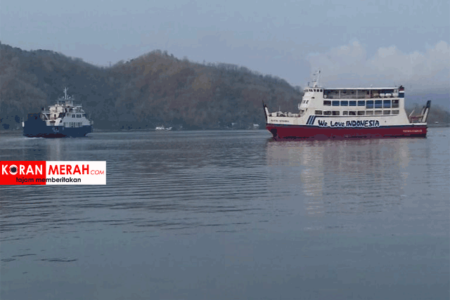 knalpot kapal terbakar