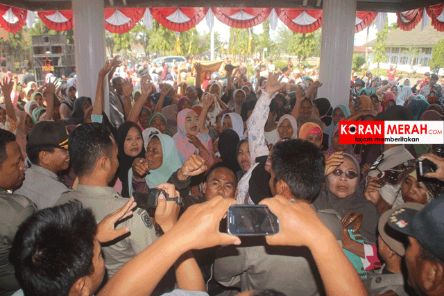 pedagang pasa renteng demo