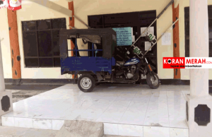 3×24 Jam Tidak Ada Jawaban, Warga Sintung Segel Kantor Desa. Ini Tuntutannya