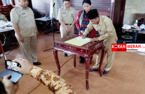 Wabup Loteng Teken Fakta Integritas Gerakan Nasional Sadar Tertib Arsip