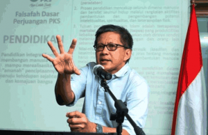 Katain Jokowi Tak Paham Pancasila, Rocky Gerung Dipolisikan Politisi PDIP. Tapi Ditolak