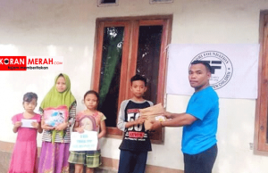 EF Praya Barat Santuni Lansia Dan Anak Terlantar