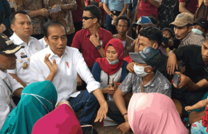 Kunjungi Korban Tsunami di Lampung, Jokowi Tawarkan Relokasi