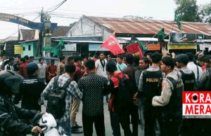 Demo Tolak Jokowi Ricuh. Minta Tidak Pakai Fasilitas Negara Untuk Kampanye