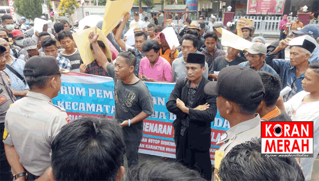 demo-camat-praya-barat-daya