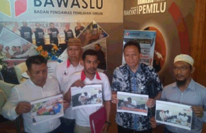 Viral Videonya Beri Amplop Ke Kyai, Luhut Dilaporkan. Ini Dugaan Pelanggarannya