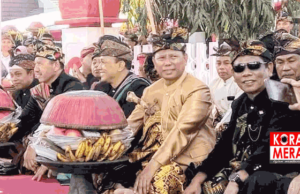 Ketika Bupati Lotim Wajibkan ASN Pakai Busana Adat Sasak. Daerah Lain Patut Niru