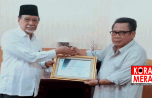 MUI NTB Berikan Penghargaan Ke Bupati Loteng