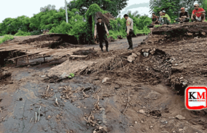 Hujan Deras, Jembatan Penghubung Desa di Kecamatan Tambora Tergerus Air