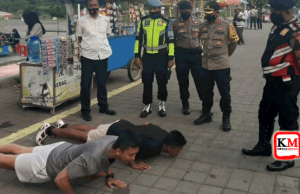 Razia Masker di Lombok Tengah, Dua Warga Dihukum Push Up