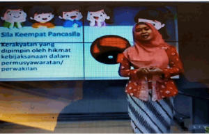 Viral Guru di Surabaya Jadikan Logo PDIP Sebagai Lambang Sila Keempat Saat Belajar Daring
