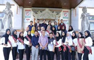 Duta Lingkungan NTB Ajak Bersihkan Lingkungan Cara Terhindar Dari Covid 19