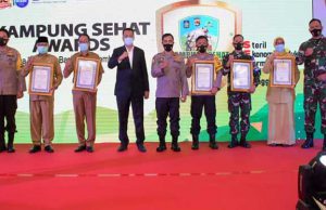 Lombok Timur Sabet Kampung Sehat Terbaik. Bupati Dan Sekda Terbaik