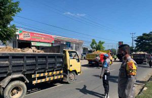 Polres Loteng Razia Dump Truck di Bay Pass Bandara