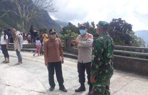 Lebaran di Tengah Covid 19, Camat Sembalun Pimpin Pengamanan Obyek Wisata Pusuk Sembalun