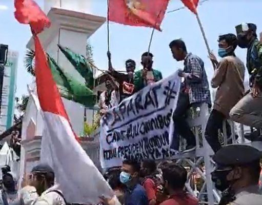 Bawa Aspirasi Emak-Emak, Ratusan Mahasiswa Gelar Aksi di DPRD NTB