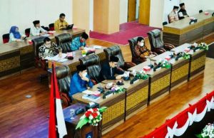 Dewan Loteng Gelar Sidang Penyampaian LKPJ Bupati Tahun 2021. Berikut Pemaparannya