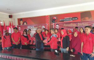 Jelang Idul Fitri, Puan Maharani Salurkan 21 Ribu Paket Beras Premium Ke Warga NTB