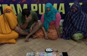 Baah, Seorang Pria Dikembul Tiga Wanita Ketangkap Main Judi