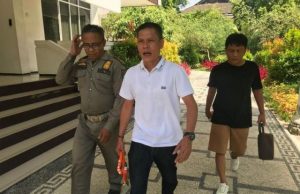 Mengaku Simpatisan Kontraktor, Pria Ini Bikin Heboh Ingin Gembok Mobil Gubernur NTB