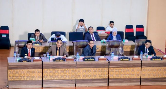 DPRD Lombok Tengah Gelar Rapat Paripurna Bahas Nota Keuangan dan Rancangan APBD 2025