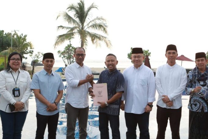 Disaksikan Sekda dan Pimpinan DPRD Loteng, ITDC Terima 12 Sertifikat HPL