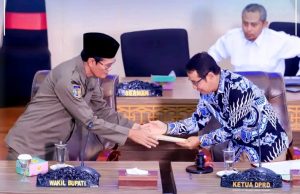 DPRD Loteng Bahas Dua Ranperda dan Dukung Fasilitasi Pesantren