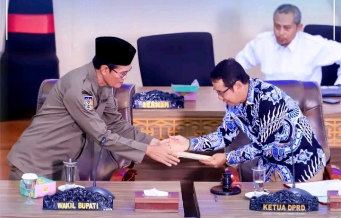DPRD Loteng Bahas Dua Ranperda dan Dukung Fasilitasi Pesantren