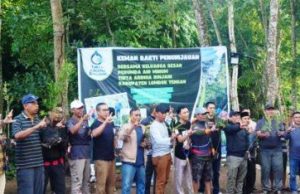 Perumdam Tirta Ardiya Rinjani Lombok Tengah Tanam 200 Pohon di Wisata Selat Aik