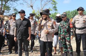 Polres Lombok Tengah Kawal Pengosongan Lahan Hari Pertama di Pantai Aan