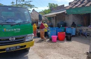 Bank NTB Syariah Bantu Warga Sekaroh yang Kesulitan Air Bersih