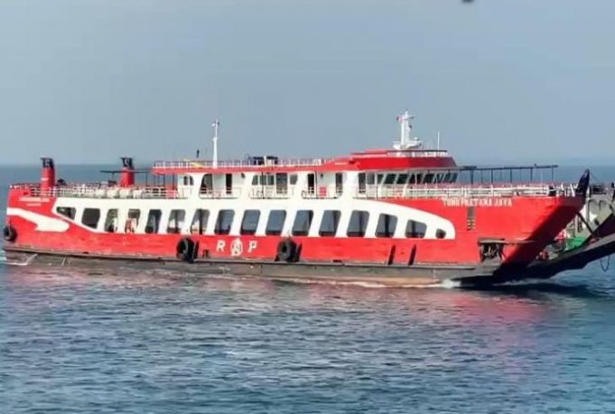 KMP Tunu Pratama Jaya Tenggelam di Selat Bali, Bawa 65 Orang dan 22 Kendaraan