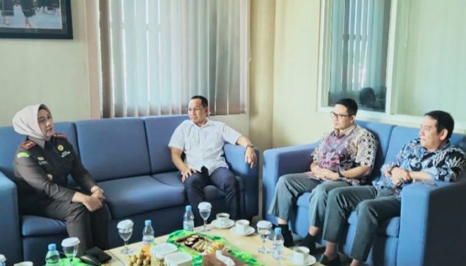 Ketua DPRD Lombok Tengah Terima Kunjungan Silaturahmi Kajari Baru