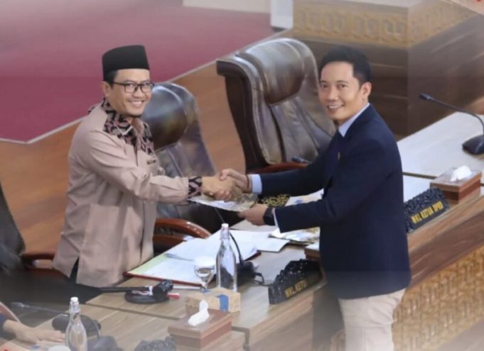 DPRD Lombok Tengah Gelar Paripurna, Fraksi Sampaikan Pandangan Umum atas Nota Keuangan Perubahan APBD 2025
