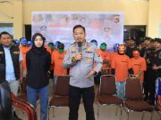Ungkap Kasus Tengah Tahun, Polres Loteng Hadirkan Tersangka Bertopeng