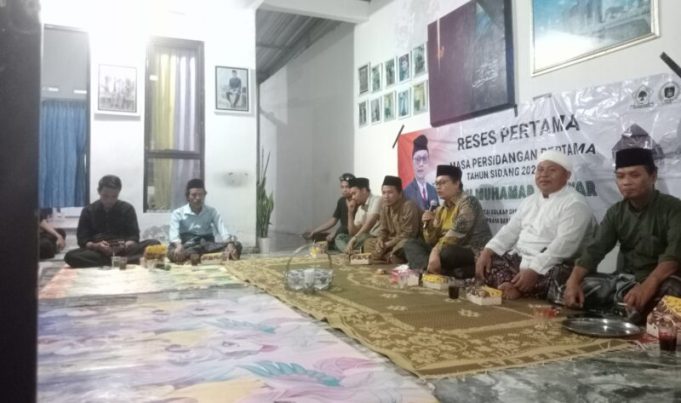 Anggota DPRD Lombok Tengah Sosialisasikan Aplikasi Aspirasi “SILA deLUMBAR” di Batujai