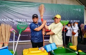 Poltekpar Lombok Gelar Gerakan Wisata Bersih dan Toilet Bersih di Pantai Loang Baloq