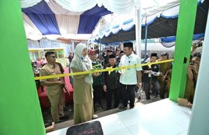 Bank NTB Syariah Bersinergi dengan BAZNAS Lombok Barat Resmikan 10 Unit Rumah Layak Huni dan 9 Gerobak Produktif