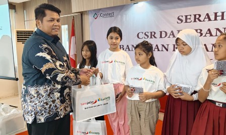 Bank Jatim Bersama Bank NTB Syariah & IZI Salurkan Bantuan Kacamata Gratis bagi Pelajar